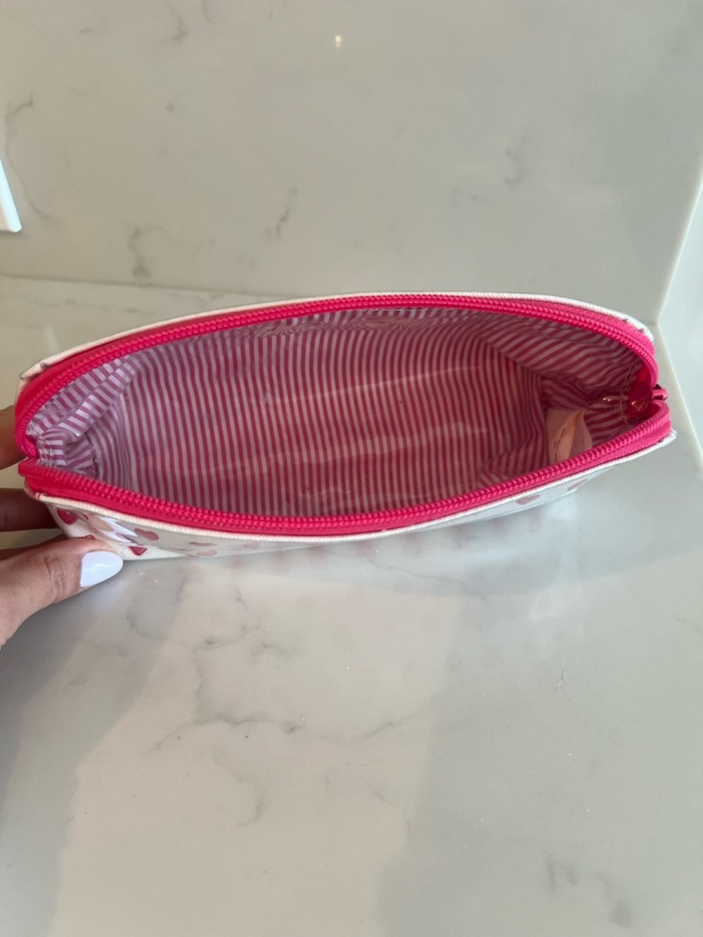 Roller Rabbit Small Hearts Makeup Bag - Picture 4 of 4